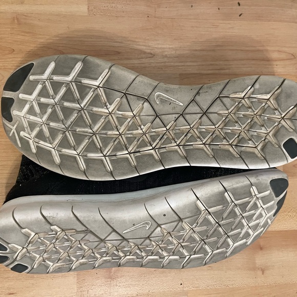 Men’s Nike Sneakers - Picture 5 of 5